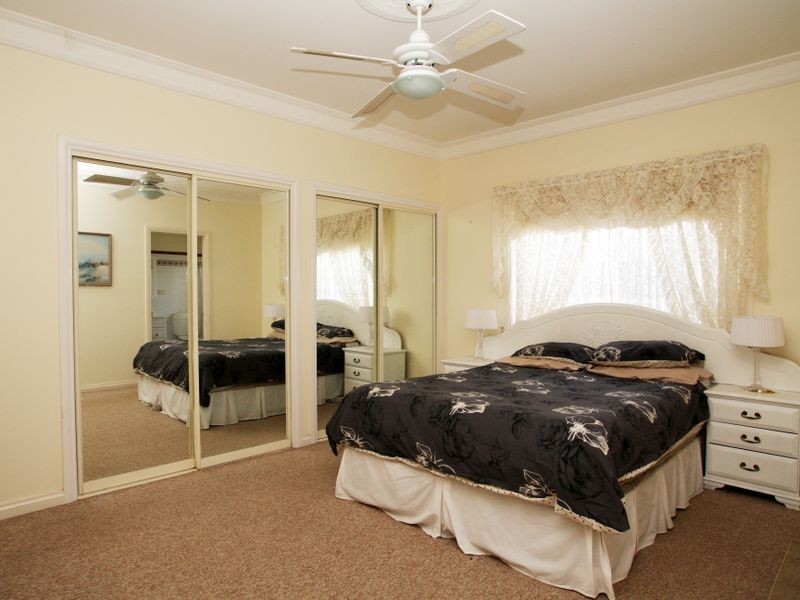 48 Sussex Inlet Road, Sussex Inlet NSW 2540
