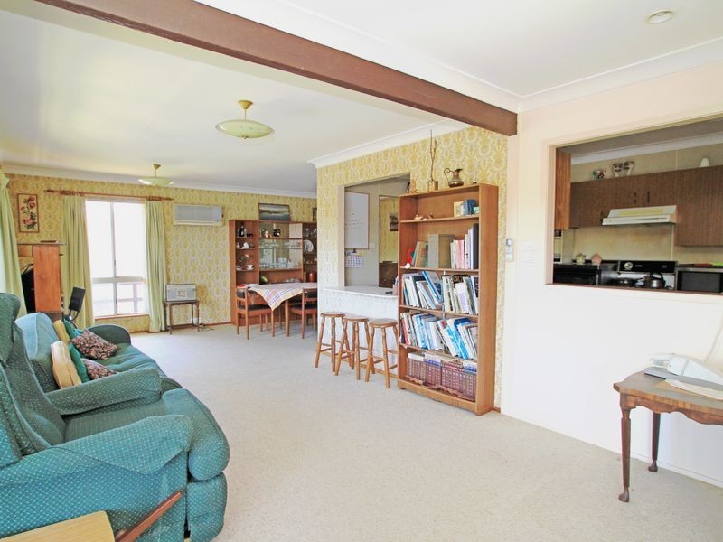 6 Lagoon Crescent, Sussex Inlet NSW 2540