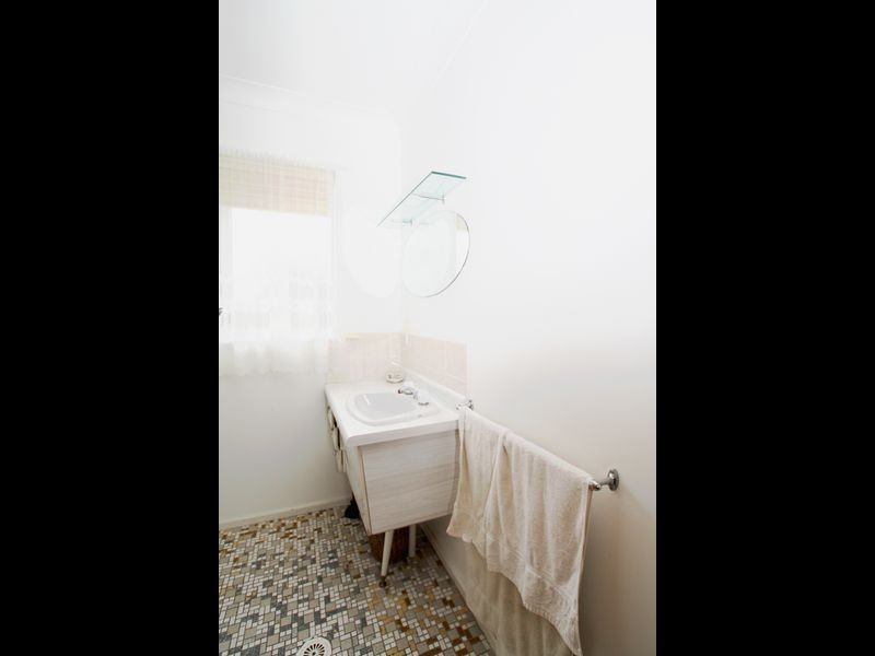 6 Lagoon Crescent, Sussex Inlet NSW 2540