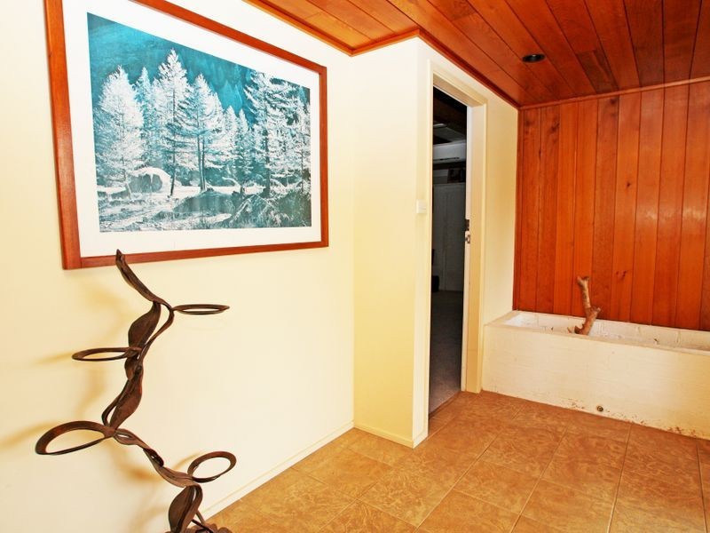 6 Lagoon Crescent, Sussex Inlet NSW 2540