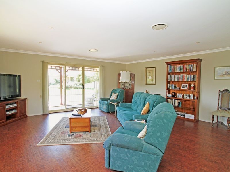 37 Ray Street, Sussex Inlet NSW 2540