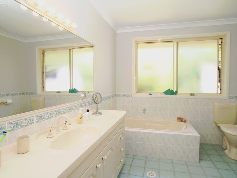 37 Ray Street, Sussex Inlet NSW 2540