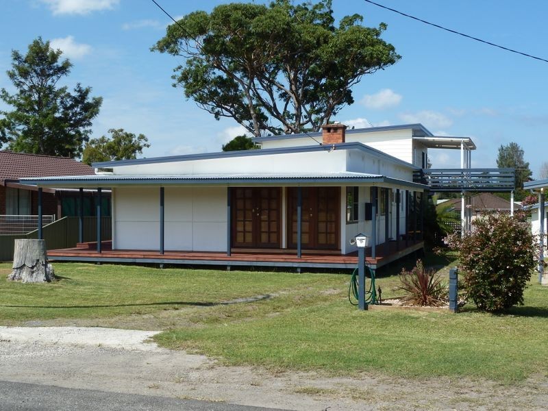 14 Ocean View Road, Sussex Inlet NSW 2540