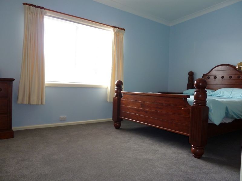14 Ocean View Road, Sussex Inlet NSW 2540