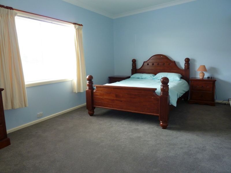 14 Ocean View Road, Sussex Inlet NSW 2540