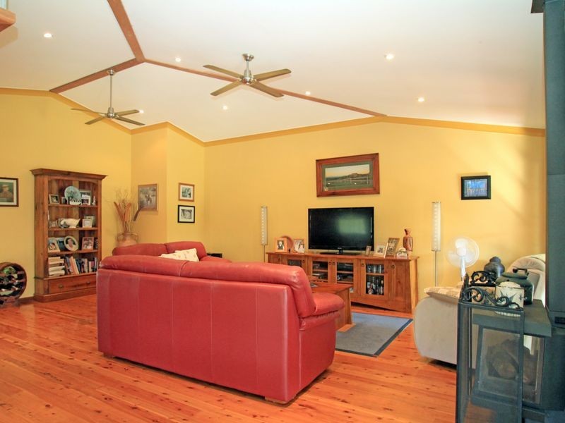 235 River Road, Sussex Inlet NSW 2540