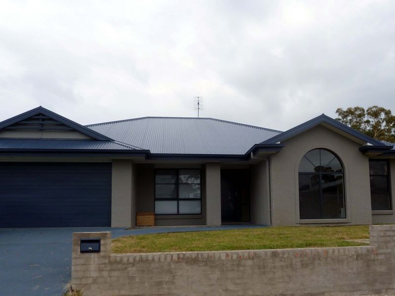 11 Seaberry Street, Sussex Inlet NSW 2540