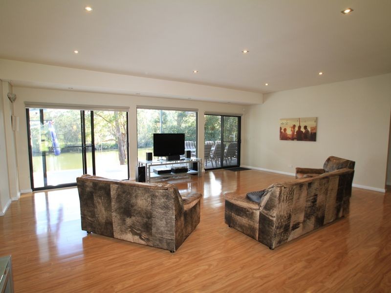 10 Bottle Brush Ave, Basin View NSW 2540