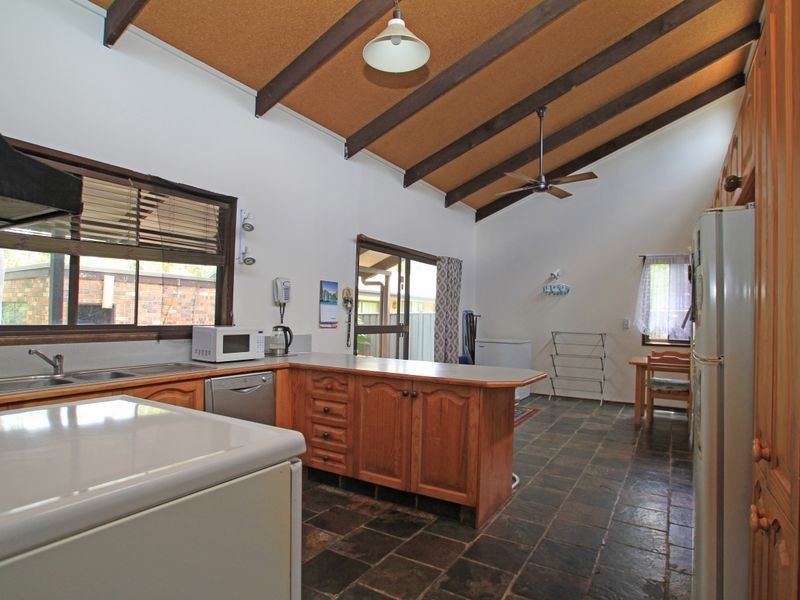 10 Inlet Avenue, Sussex Inlet NSW 2540