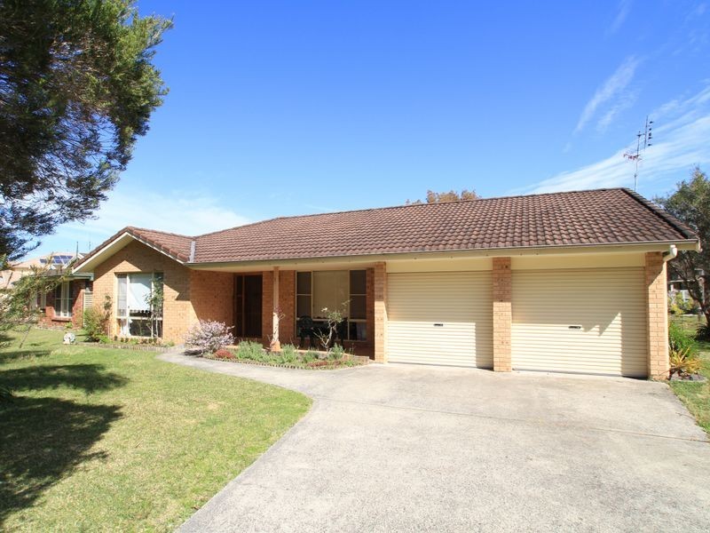 1 Sandpiper Way, Sussex Inlet NSW 2540