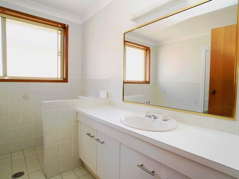 1 Sandpiper Way, Sussex Inlet NSW 2540