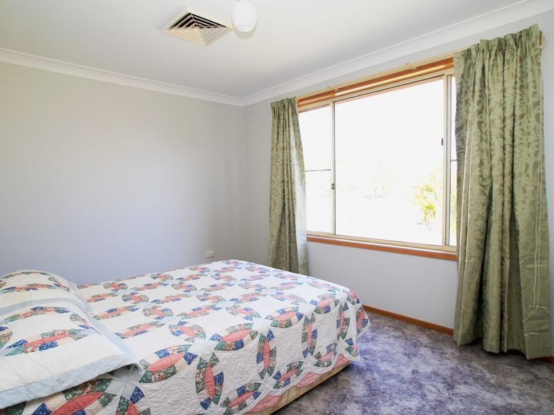 1 Sandpiper Way, Sussex Inlet NSW 2540