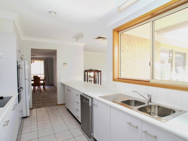 1 Sandpiper Way, Sussex Inlet NSW 2540
