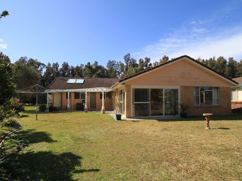 1 Sandpiper Way, Sussex Inlet NSW 2540