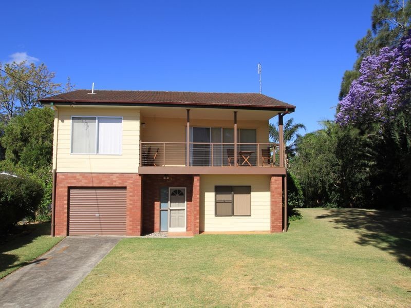 11 Lagoon Crescent, Sussex Inlet NSW 2540