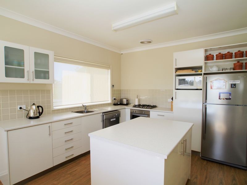 11 Lagoon Crescent, Sussex Inlet NSW 2540