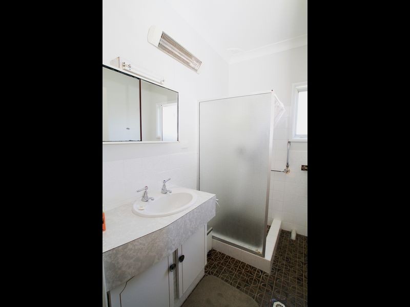 11 Lagoon Crescent, Sussex Inlet NSW 2540