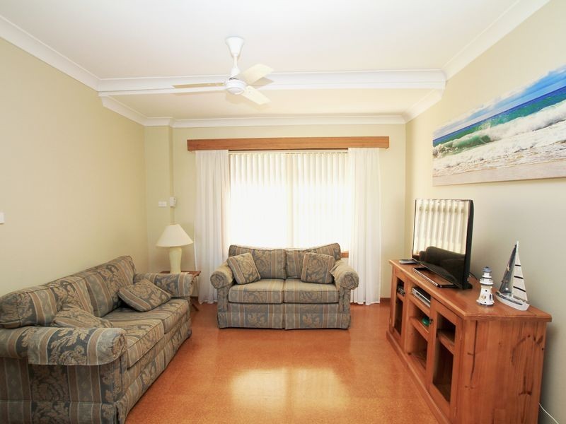11 Lagoon Crescent, Sussex Inlet NSW 2540