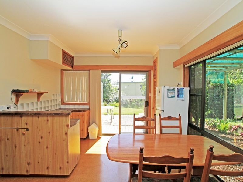 11 Lagoon Crescent, Sussex Inlet NSW 2540