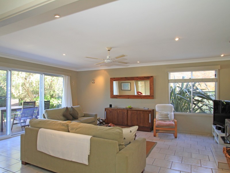 16 Surfway Avenue, Berrara NSW 2540