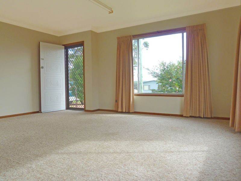 12 Ray Street, Sussex Inlet NSW 2540