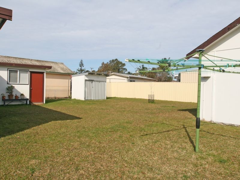 12 Ray Street, Sussex Inlet NSW 2540