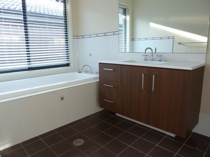 11 Seaberry Street, Sussex Inlet NSW 2540