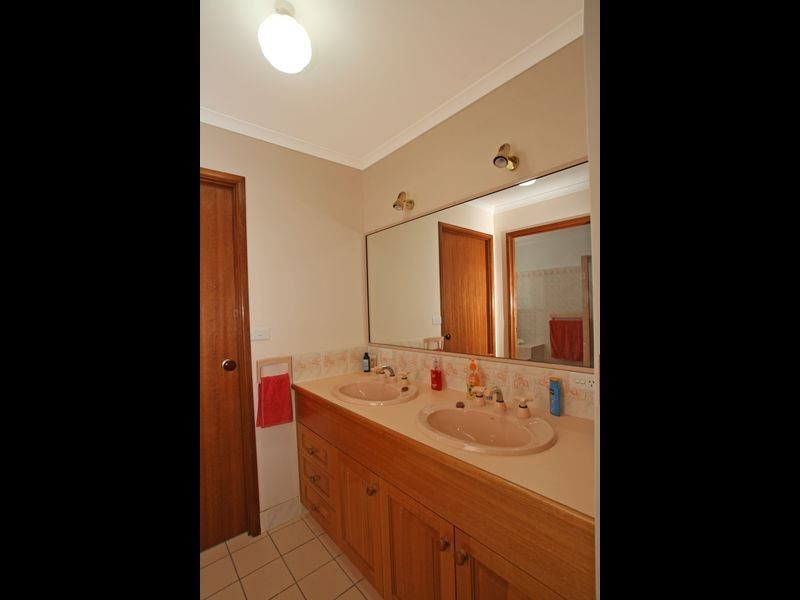 23 Fairview Crescent, Sussex Inlet NSW 2540