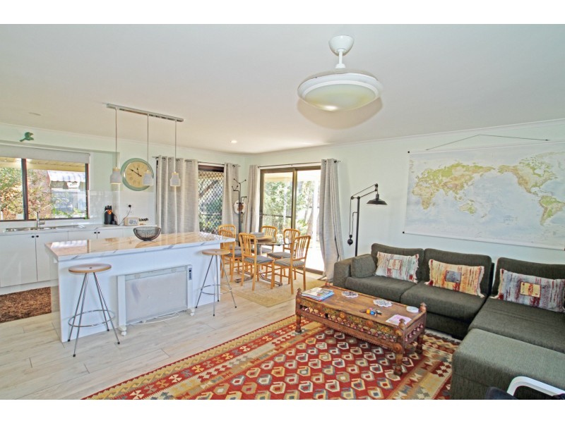 16 Paradise Crescent, Sussex Inlet NSW 2540