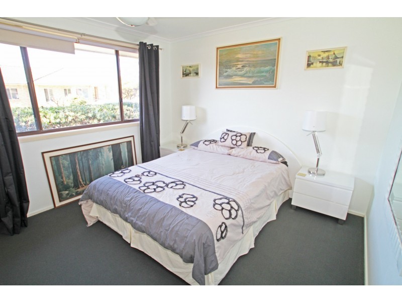 16 Paradise Crescent, Sussex Inlet NSW 2540