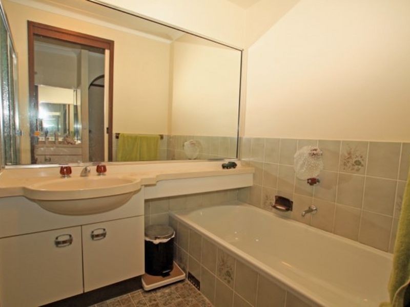 10 Sandpiper Way, Sussex Inlet NSW 2540