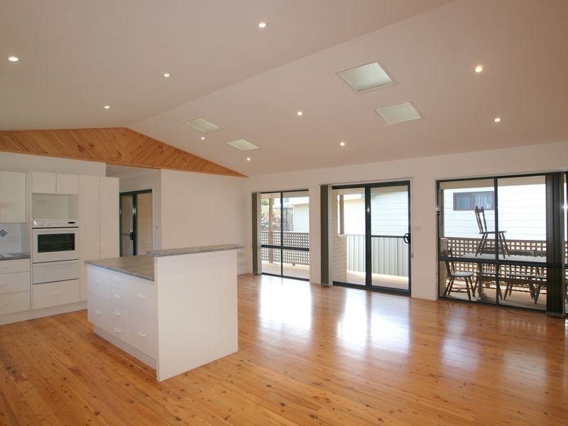 9 Greentree Avenue, Sussex Inlet NSW 2540