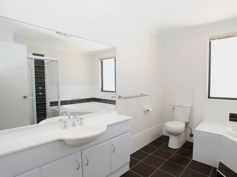 24 Suncrest Avenue, Sussex Inlet NSW 2540