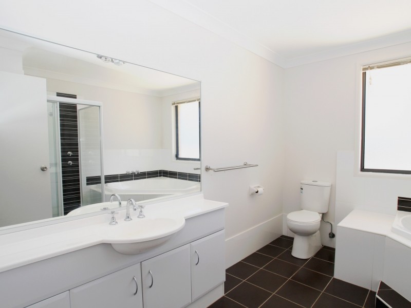 24 Suncrest Avenue, Sussex Inlet NSW 2540