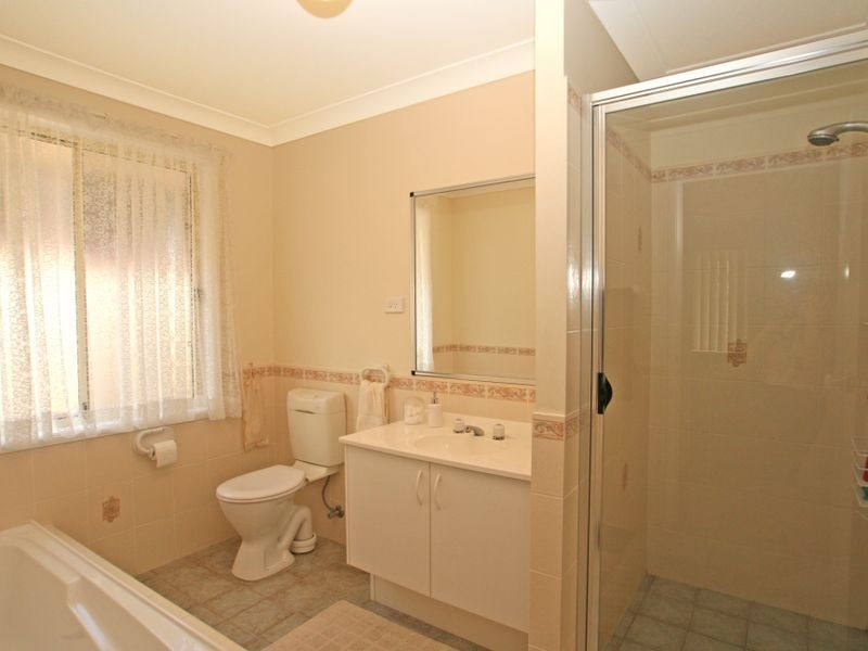 8 Wildwood Avenue, Sussex Inlet NSW 2540