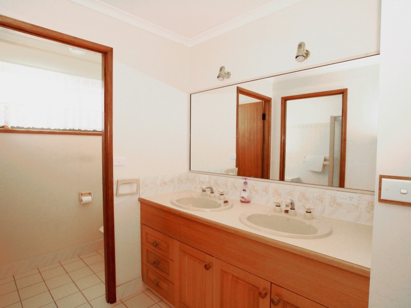 23 Fairview Crescent, Sussex Inlet NSW 2540