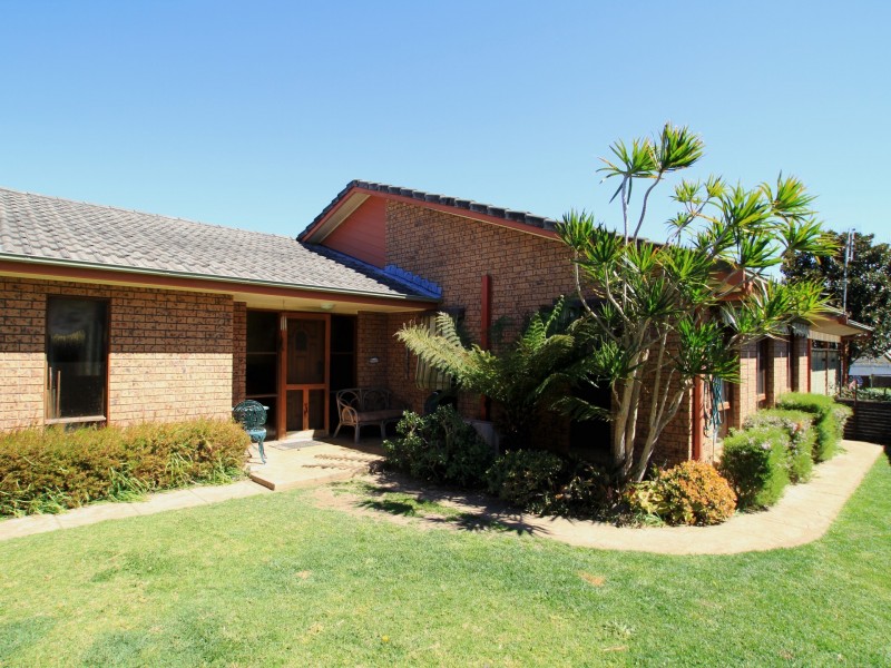 7 Lyons Road, Sussex Inlet NSW 2540