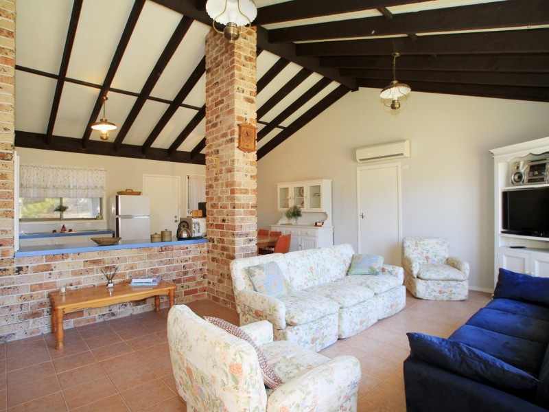 9 Anchorage Close, Sussex Inlet NSW 2540