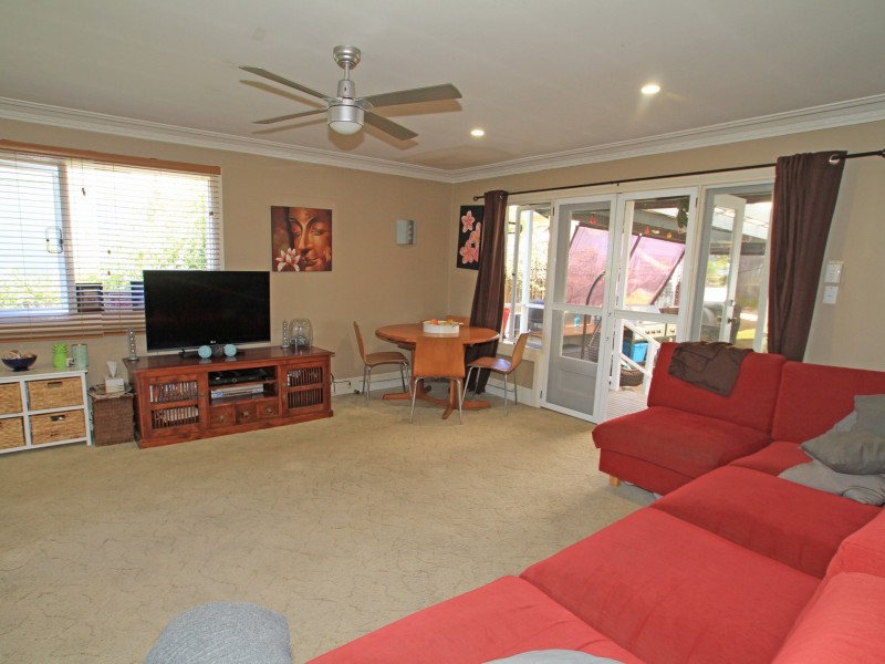 17 Lyons Road, Sussex Inlet NSW 2540