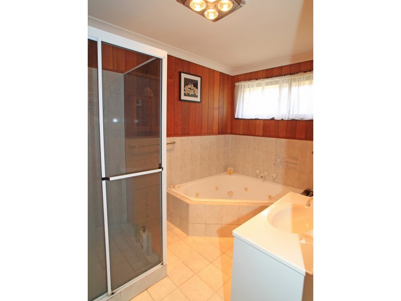 13 Lakeshore Parade, Sussex Inlet NSW 2540