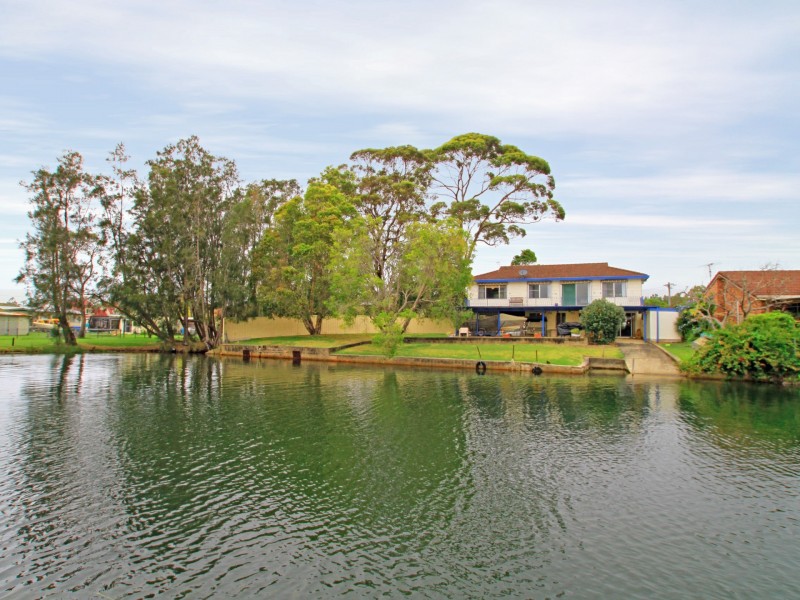 8 Paradise Crescent, Sussex Inlet NSW 2540