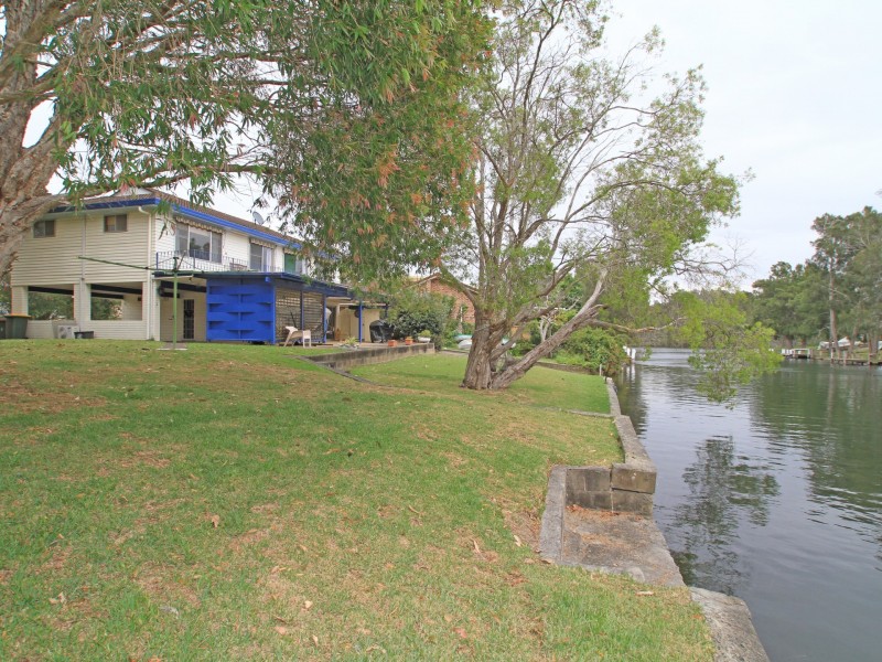 8 Paradise Crescent, Sussex Inlet NSW 2540