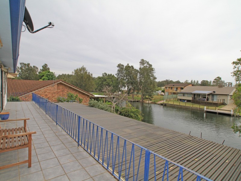 8 Paradise Crescent, Sussex Inlet NSW 2540