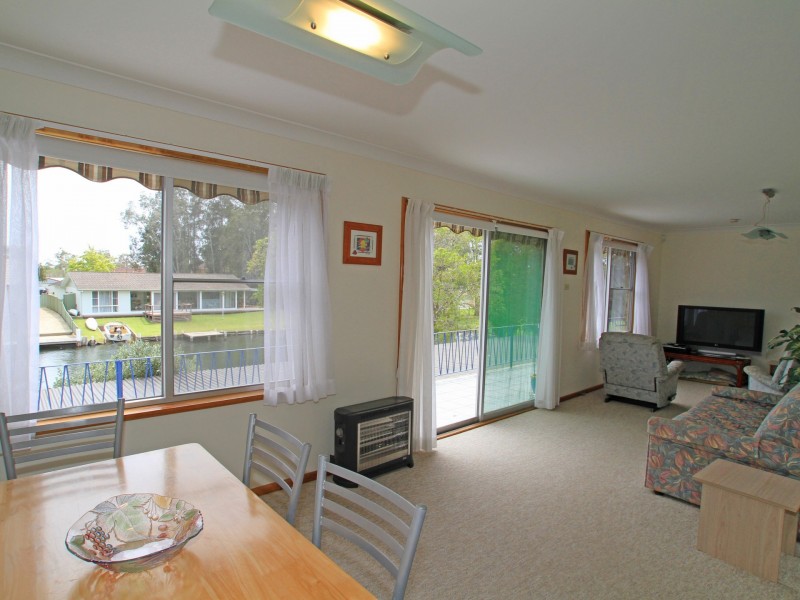 8 Paradise Crescent, Sussex Inlet NSW 2540