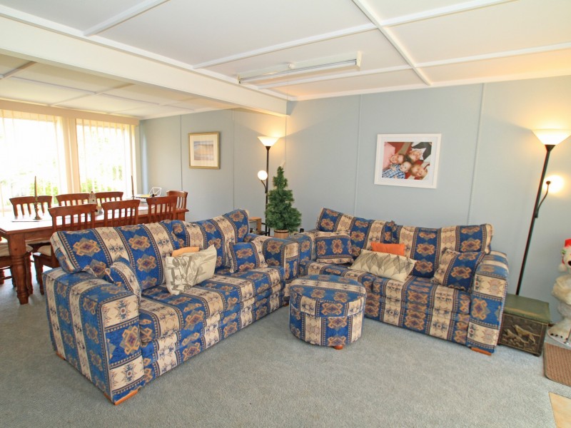 8 Paradise Crescent, Sussex Inlet NSW 2540