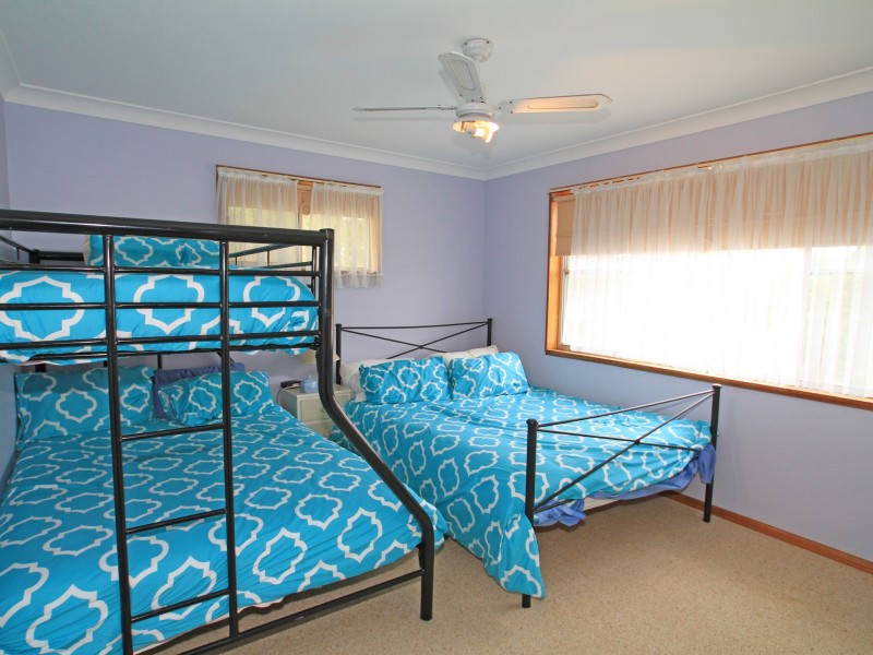 8 Paradise Crescent, Sussex Inlet NSW 2540