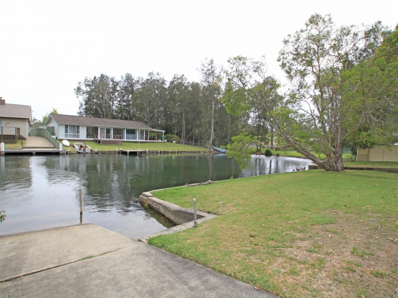 8 Paradise Crescent, Sussex Inlet NSW 2540