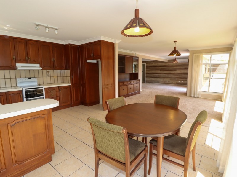 10 Alamein Road, Sussex Inlet NSW 2540