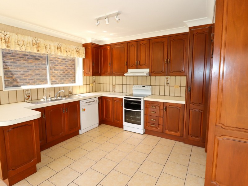 10 Alamein Road, Sussex Inlet NSW 2540