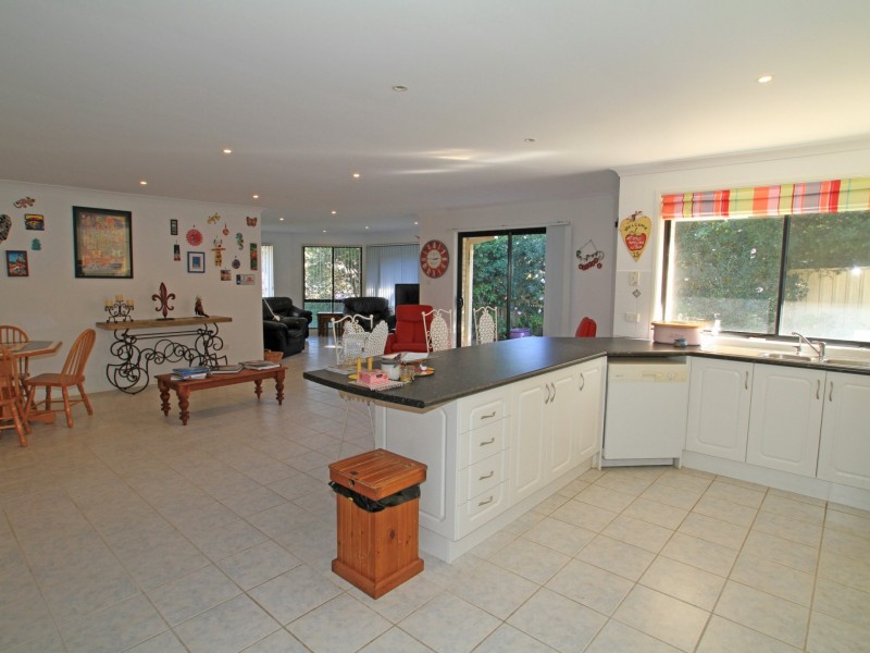 27 Inlet Avenue, Sussex Inlet NSW 2540